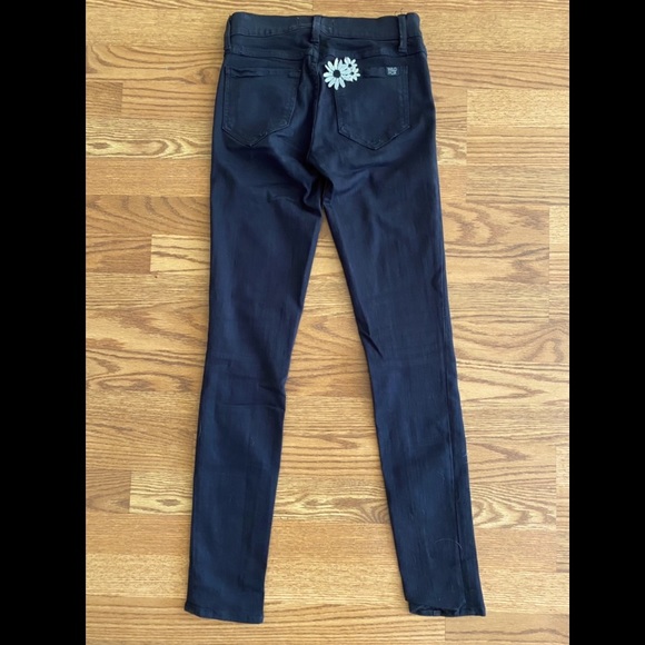 WILDFOX Black Daisy Appliqué Jeans size 24 - Picture 2 of 4